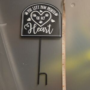Metal Dog Lover Decorative Stake "YOU LEFT PAW PRINTS ON MY HEART" New